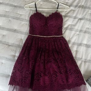 Cute strapless maroon dress!